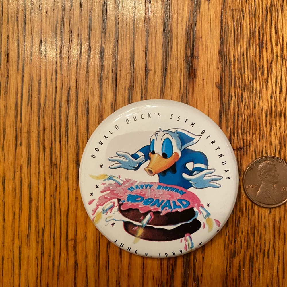Disney button - Picture 2 of 2